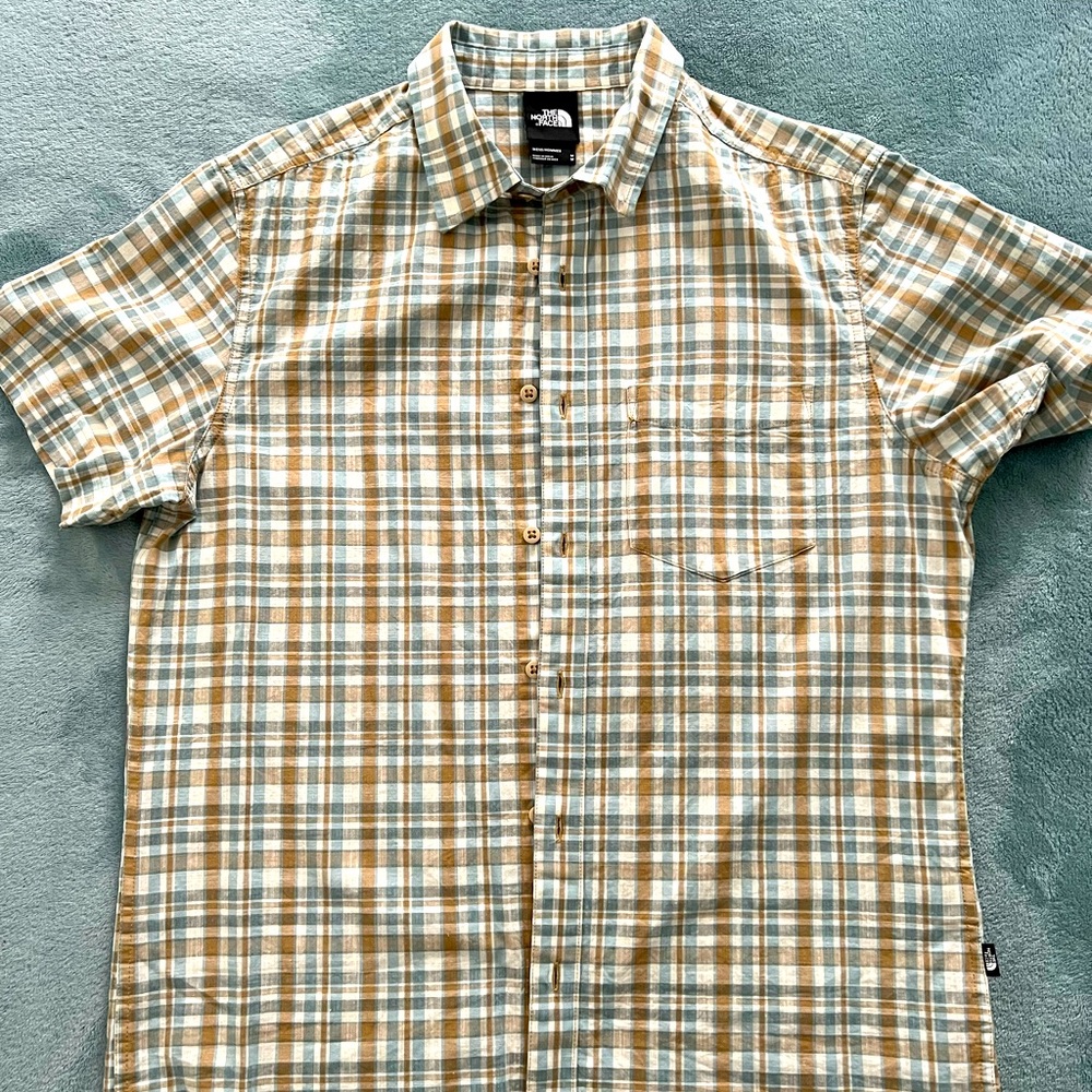 The North Face plaid button up shirt, Sz Medium.